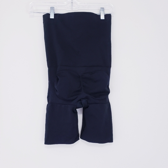 Assets By Spanx Remarkable Mid-thigh Shaper Short Black Size Large - Picture 5 of 7